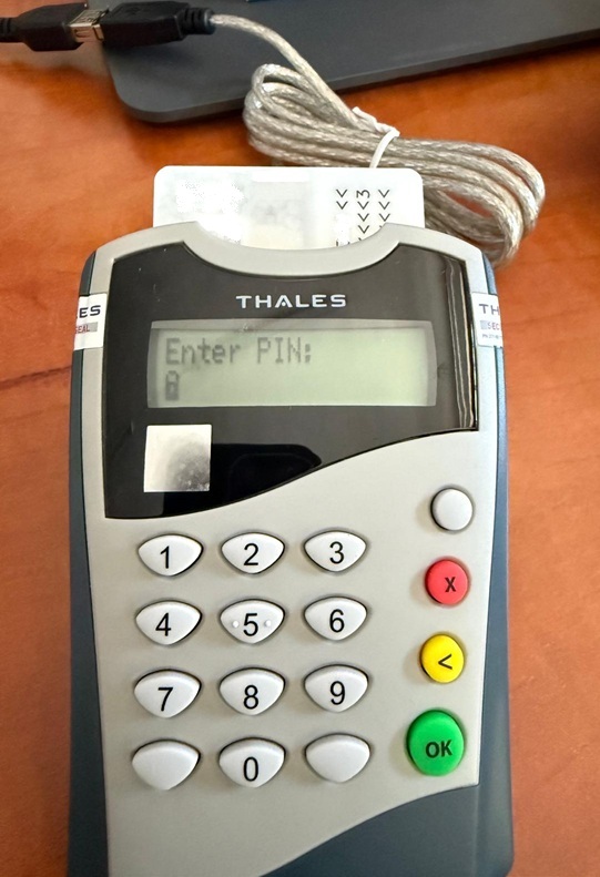 とど Thales Gemalto IDBridge CT700 - Gemcard